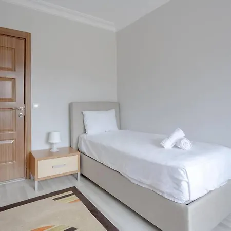 3 Bedroom Large And Comfortable Family House In Sisli Lägenhet